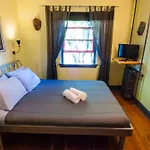 Ocean Island Inn | Backpackers | Suites